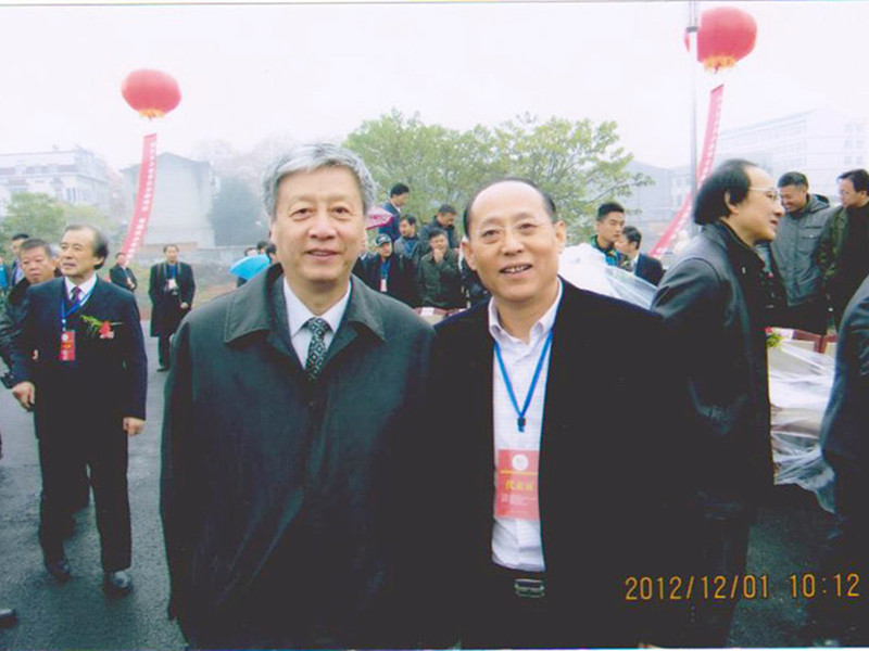 张晋生教授与中国教育学会原会长钟秉林合影