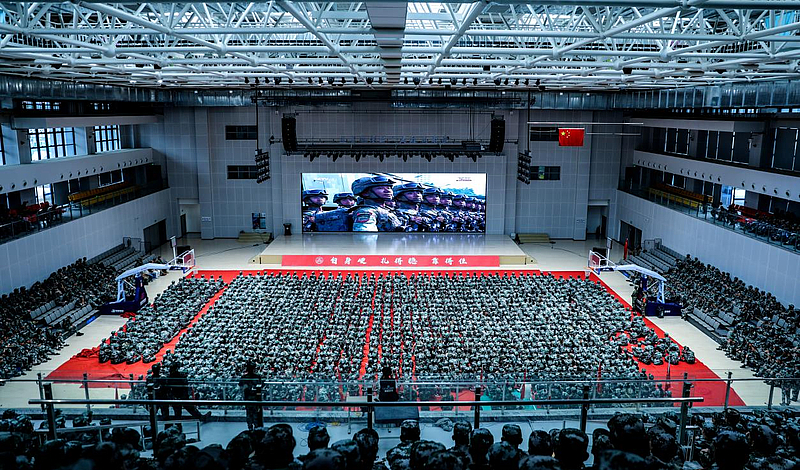 beat365师生观看纪念中国人民抗日战争暨世界反法西斯战争胜利80周年大会